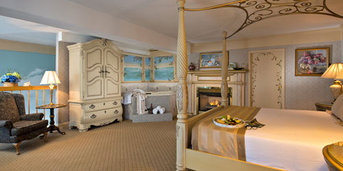 4-Poster Suite 500x250 - Cape Codder Resort & Spa - Hyannis, MA