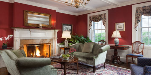 Common Parlor 500x250 - Harbor Light Inn - Marblehead, MA