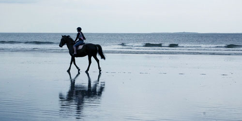 Horseback-rider-onbeach-1000-credit-NHDTTD