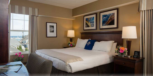 Deluxe King Room - Salem Waterfront Hotel - Salem, MA